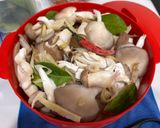 Hình bước làm 2 của món Nấm Hấp Lá Chanh Chay