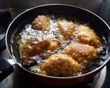 A picture of step 2 of Crispy halwai style khasta samosa chole.