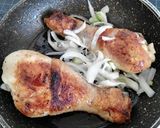 Foto del paso 4 de la receta Muslitos de pollo con salsa de mandarina