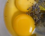 A picture of step 2 of French omelette.