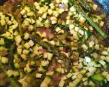 Foto del passaggio 4 della ricetta Terrina di asparagi zucchine curcuma e pane croccante