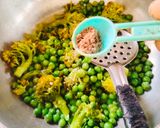 A picture of step 4 of Butter garlic Broccoli with peas 😋(Healthy morning Breakfast).