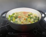 A picture of step 2 of Chicken, Ham and Leek Pie.