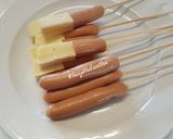 Hình bước làm 1 của món Bánh mì Hotdog phủ khoai tây kiểu Hàn