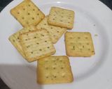 વેજ.ચીઝ બિસ્કિટ પિઝા (Veg. Cheese Biscuit Pizza Recipe In Gujarati) રેસીપી સ્ટેપ2ફોટો
