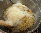 A picture of step 5 of Shrimp Garlic Noodle.