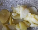 Foto del paso 1 de la receta: Patatas con bechamel, bacon y huevo duro