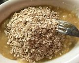 Foto del paso 2 de la receta: Galletitas de avena, banana, miel, pasas, nueces