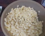 Foto del paso 1 de la receta: Tortilla de papas con cebolla, espinacas y jamón serrano