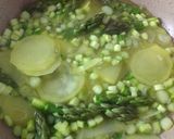 Foto del passaggio 3 della ricetta Filetto di maiale con salsa di mirtilli, spätzle agli spinaci e crema di asparagi