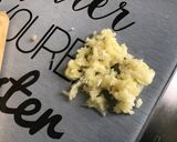 Une image de l'étape 6 de Poulet aux champignons, coriandre et crème de masala.