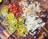 Hình bước làm 4 của món Ốc nhảy xào sả