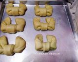 Foto langkah ke 6 dari resep Roti Bentuk Pita Tanpa Telur, 1x proofing.