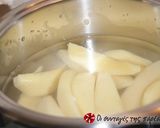 A picture of step 2 of Different potatoes in the oven.