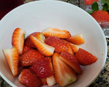 Foto del paso 1 de la receta: Fresas con granadina y queso batido
