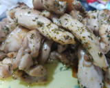 Foto del paso 9 de la receta: Tiras de contramuslo de pollo, arroz integral y ensalada china😋