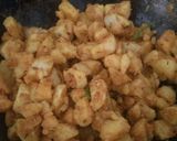A picture of step 3 of Masala aloo / spicy potato.