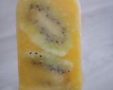 Foto del paso 5 de la receta: Polos de naranja y kiwi en moldes Lékué