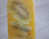 Foto del paso 5 de la receta: Polos de naranja y kiwi en moldes Lékué