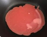 Foto langkah ke 2 dari resep Dadar gulung isi fla /merah putih.