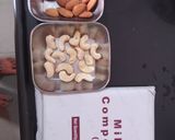 ચોકલેટ અને ચોકલેટવાળા કાજુ,બદામ(Chocolate and chocolate coated cashew-almond recipe in gujarati) રેસીપી સ્ટેપ1ફોટો