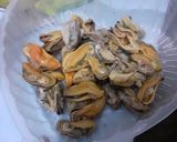 Foto langkah ke 3 dari resep Clam Fettuccine with Padang Sauce.