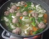 Foto langkah ke 5 dari resep Sayur Sop Bakso Bumbu Racik SIMPLE ENAK.
