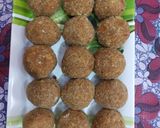 A picture of step 3 of Cheese chicken ball.
