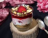 A picture of step 6 of Strawberry cream cheesecake glass shot.