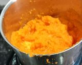 A picture of step 2 of Tricolour Uttapam.