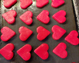 Foto del paso 2 de la receta: Alfajorcitos rojos de corazón ❤
