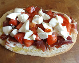 Foto del paso 3 de la receta: Bruschettas de jamón y de salmón ahumado