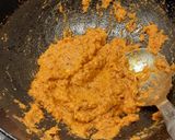 A picture of step 8 of Corn paneer capsicum curry.