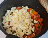 Foto del paso 4 de la receta: Jamoncitos de pollo guisados con verduras