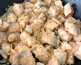 Foto del paso 6 de la receta: Pasta “Nero dí sepia” con Salmon y Gambas
