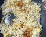 รูปขั้นตอนการทำที่ 5 ของ ข้าวผัดไข่ 5 นาที