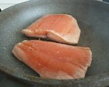 Foto del paso 4 de la receta Salmón con trigueros y Bechamel de roquefort