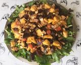 Une image de l'étape 2 de Salade composée betteraves jambon blanc pommes roquette tomates raisins roquefort curry et miel.