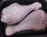 Foto do passo 2 de Coxas de peru ao forno com cerveja