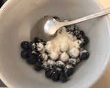 A picture of step 4 of Simple blueberry muffin (Starbucks type).