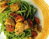 Foto del paso 6 de la receta: Pasta verde con salteado de pollo y Cherry asados