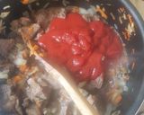 Foto del paso 3 de la receta: Salsa de carne y piñones