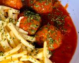 Une image de l'étape 3 de Boulettes de boeuf sauce tomate 🍅 aux oignons en cocotte😃.