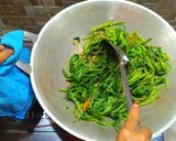 Foto langkah ke 6 dari resep Resep Tumis Kangkung Simple Tetap Hijau.
