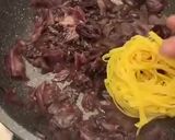 Foto del passaggio 3 della ricetta Tagliatelle radicchio crema gorgonzola e noci