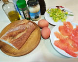 Foto del paso 1 de la receta: Tostas de salmón