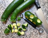 Une image de l'étape 1 de 🥒SOUPE 🥣 COURGETTES 🥒KIRI JUST FOR KIDS👶🍵🥄.