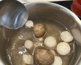 Hình bước làm 2 của món Canh Nấm Đùi Gà Mồng Tơi