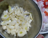 ગાર્લિક રવા ઉત્તપા (Garlic Rava Uttapa Recipe In Gujarati) રેસીપી સ્ટેપ2ફોટો