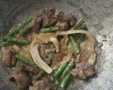 Foto langkah ke 5 dari resep Cah Buncis Jamur Daging Sapi ala DEBM.